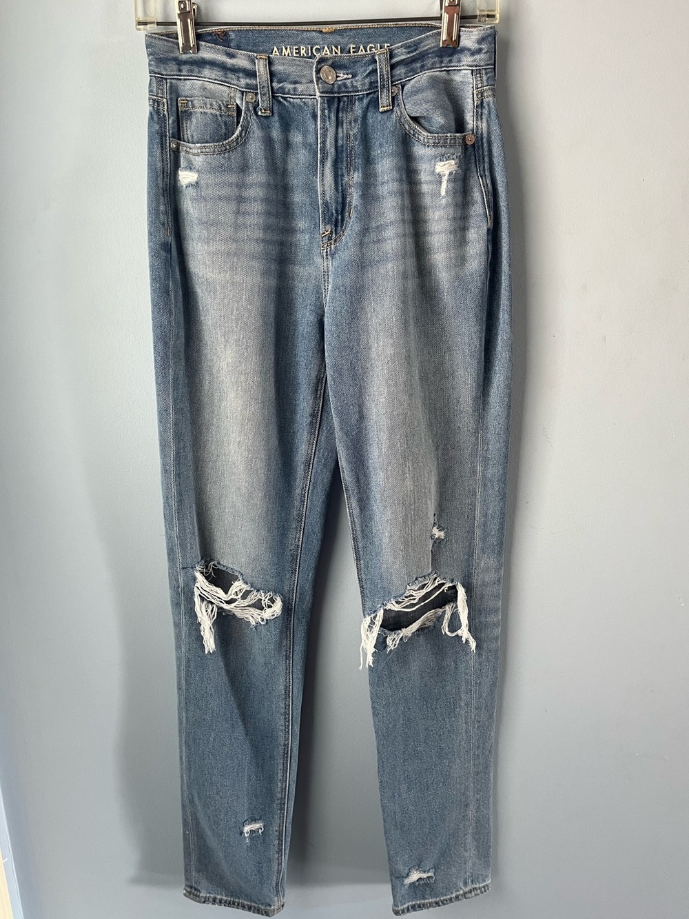 American Eagle Distressed Light Blue High Rise Mom Jean Tapered Size 0 Long